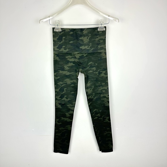 Spanx Look At Me Now Leggings Size Medium Green Camo High Waisted Shaping - Picture 2 of 6